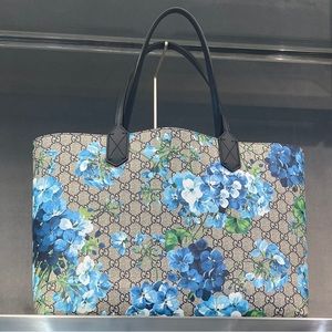 Reversible Gucci Bloom Tote and Wallet